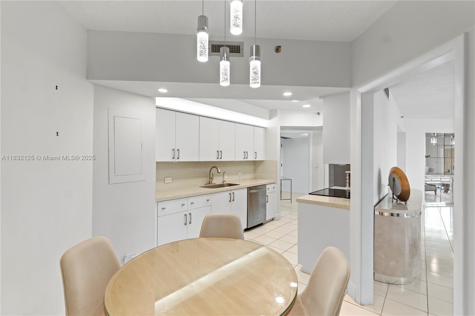 20191 E Country Club Dr # 407