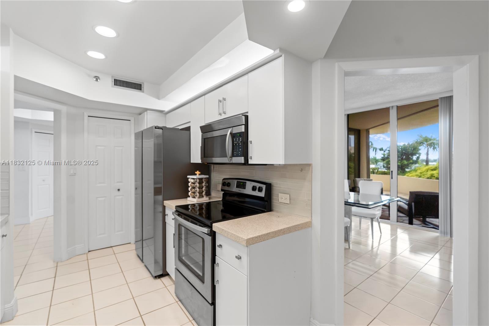 20191 E Country Club Dr # 407
