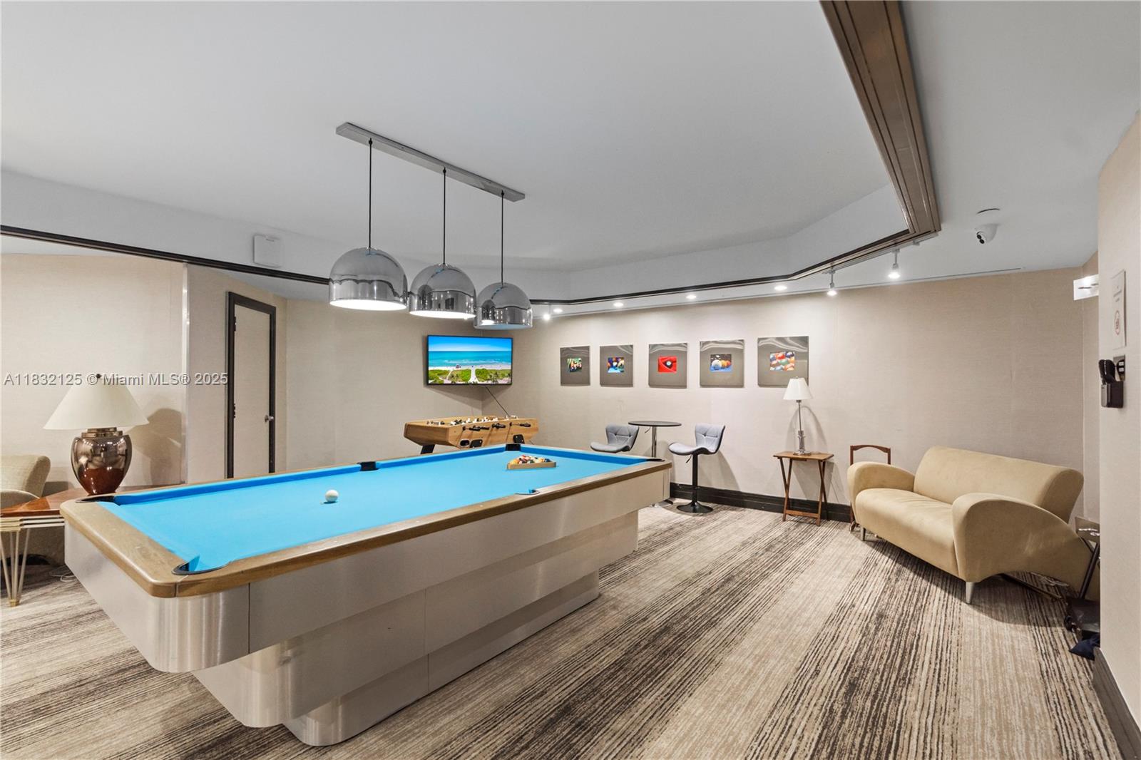 20191 E Country Club Dr # 407
