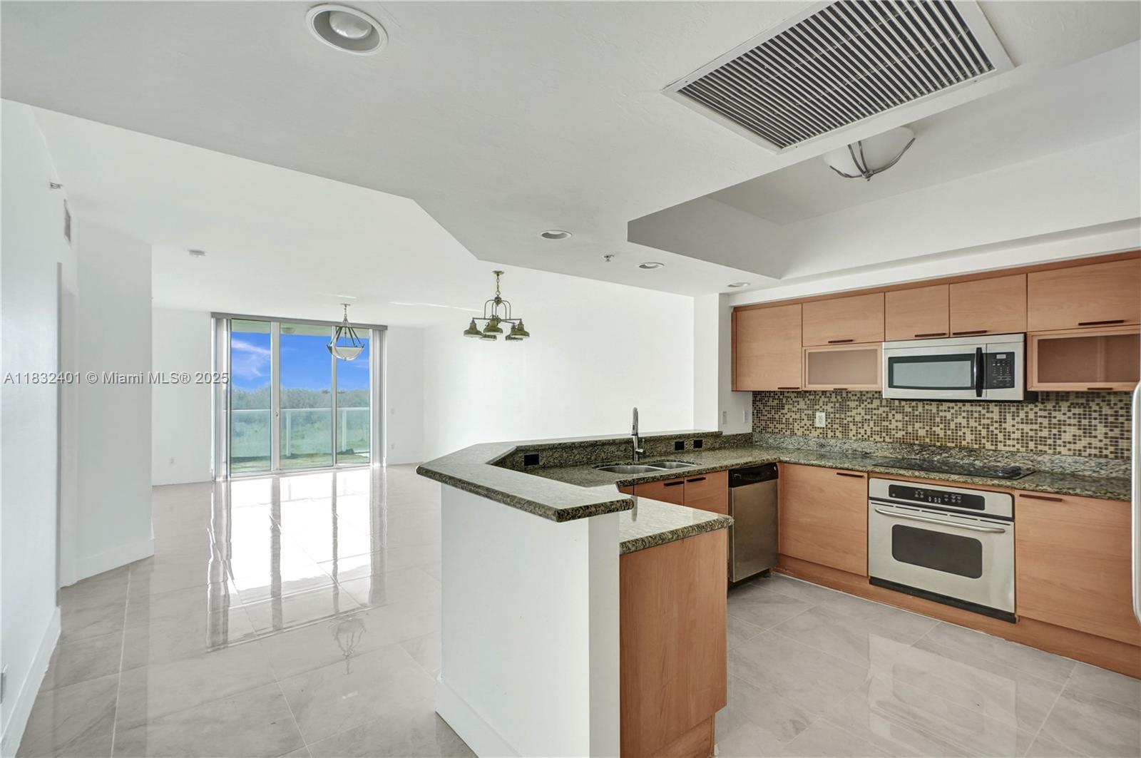 14951 Royal Oaks Ln # 806