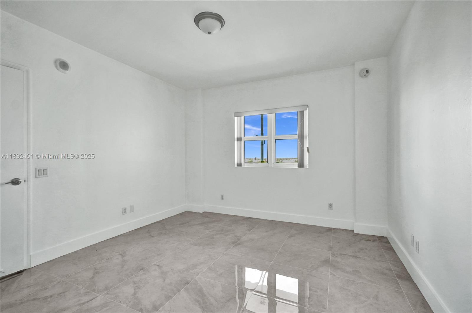 14951 Royal Oaks Ln # 806