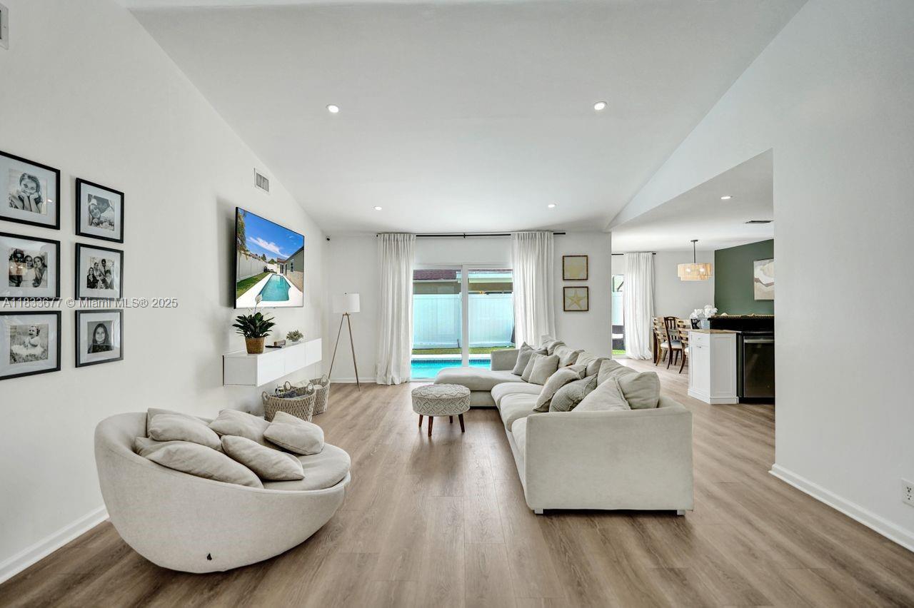 18998 Cloud Lake Cir