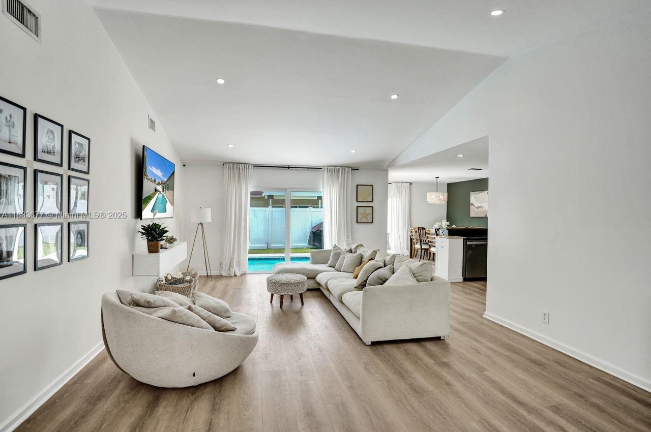 18998 Cloud Lake Cir