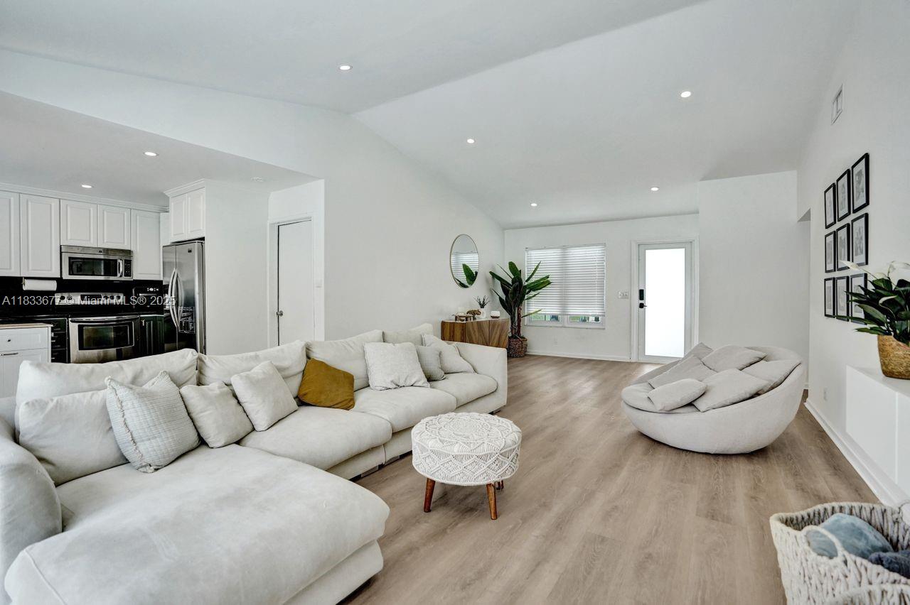 18998 Cloud Lake Cir