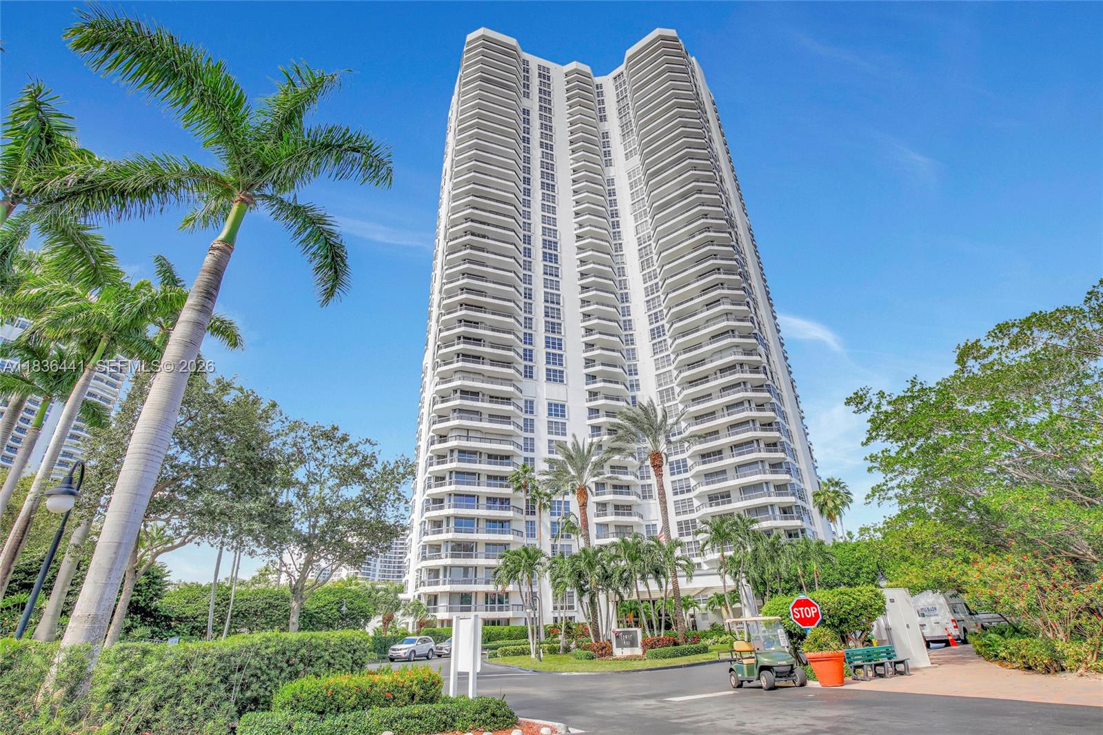 3500 Mystic Pointe Dr # 306
