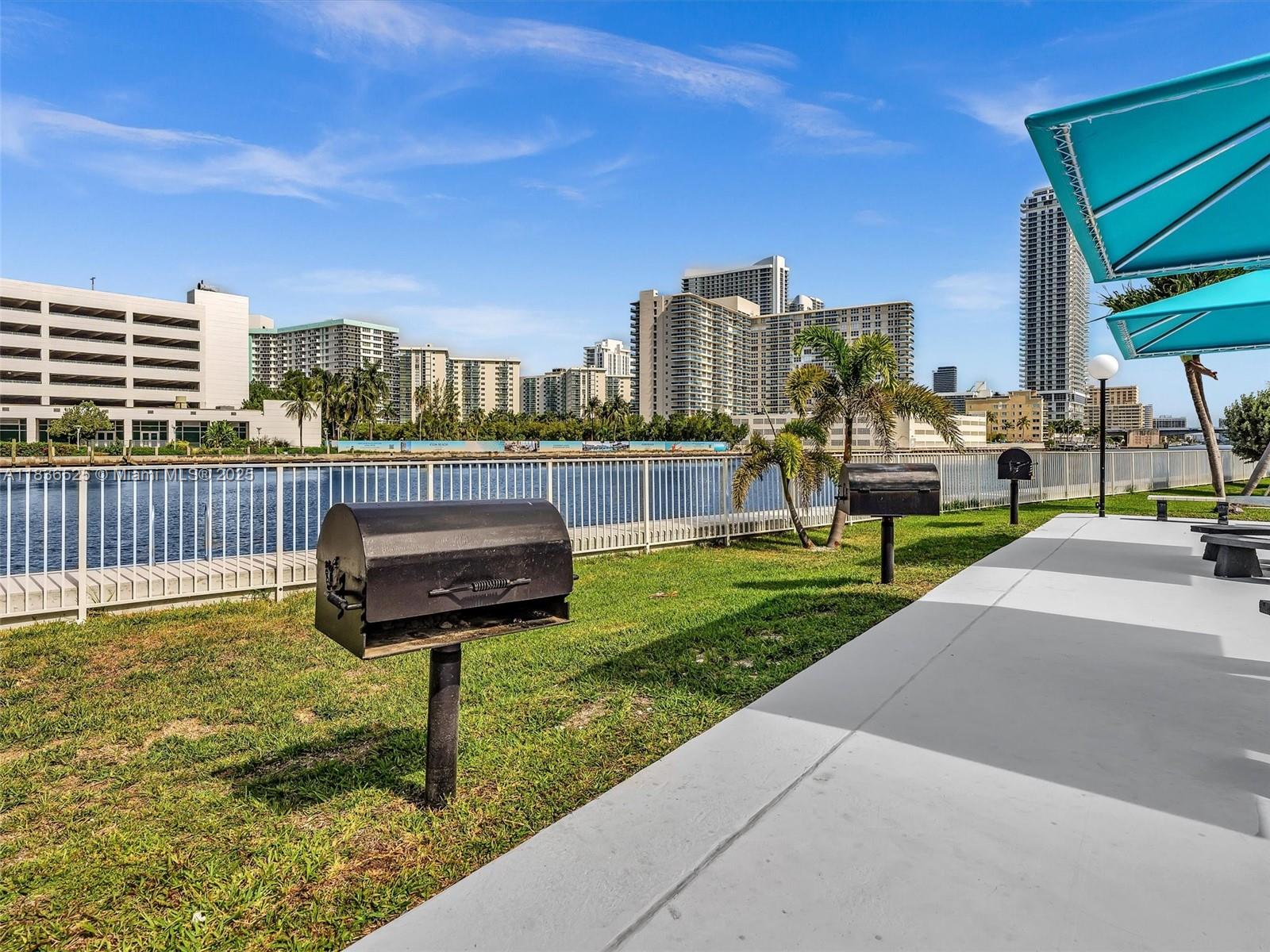 200 Leslie Dr # 1003
