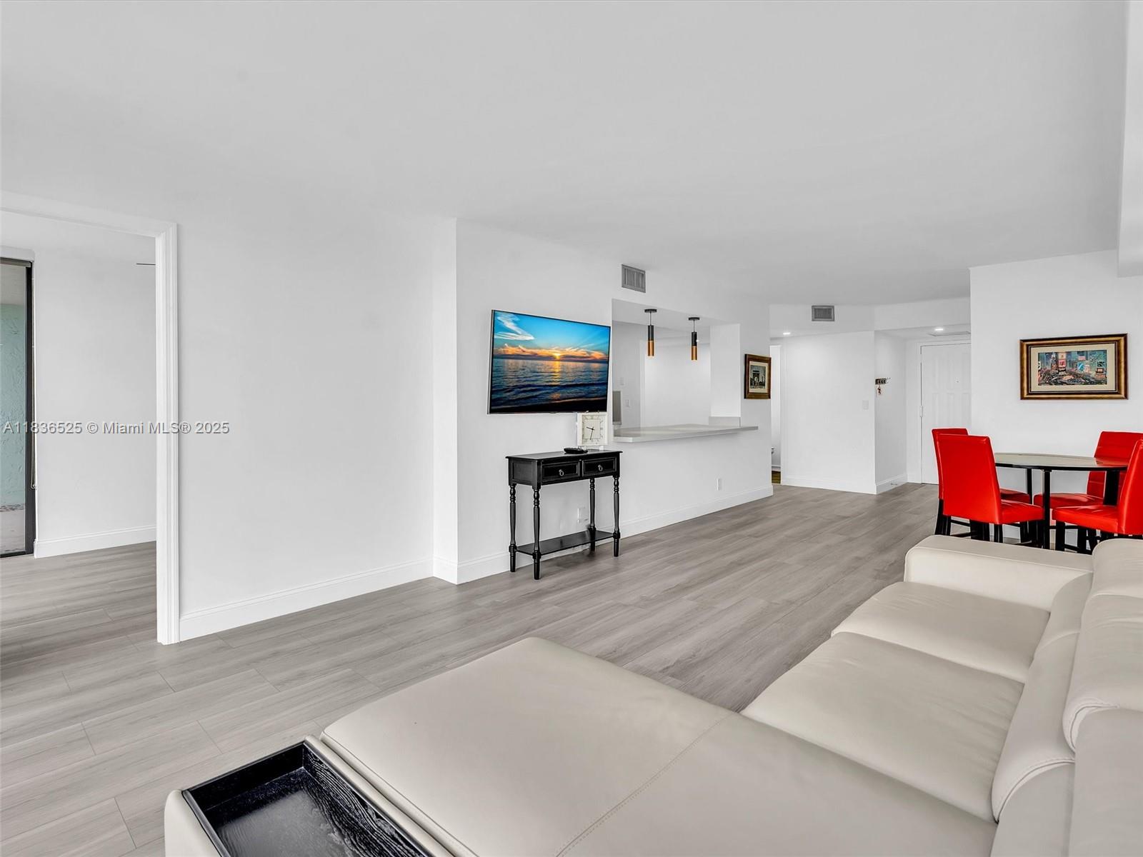 200 Leslie Dr # 1003