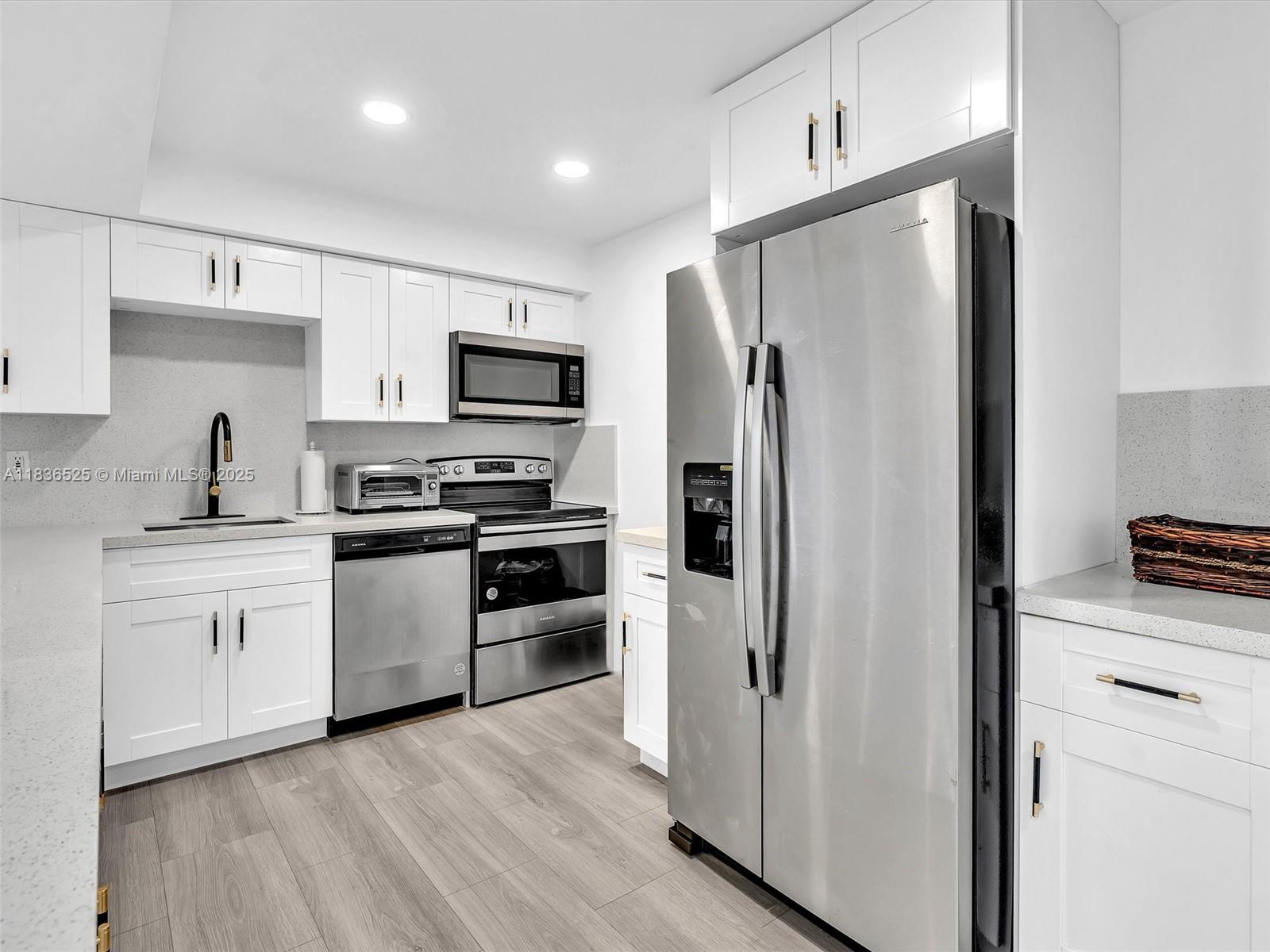 200 Leslie Dr # 1003