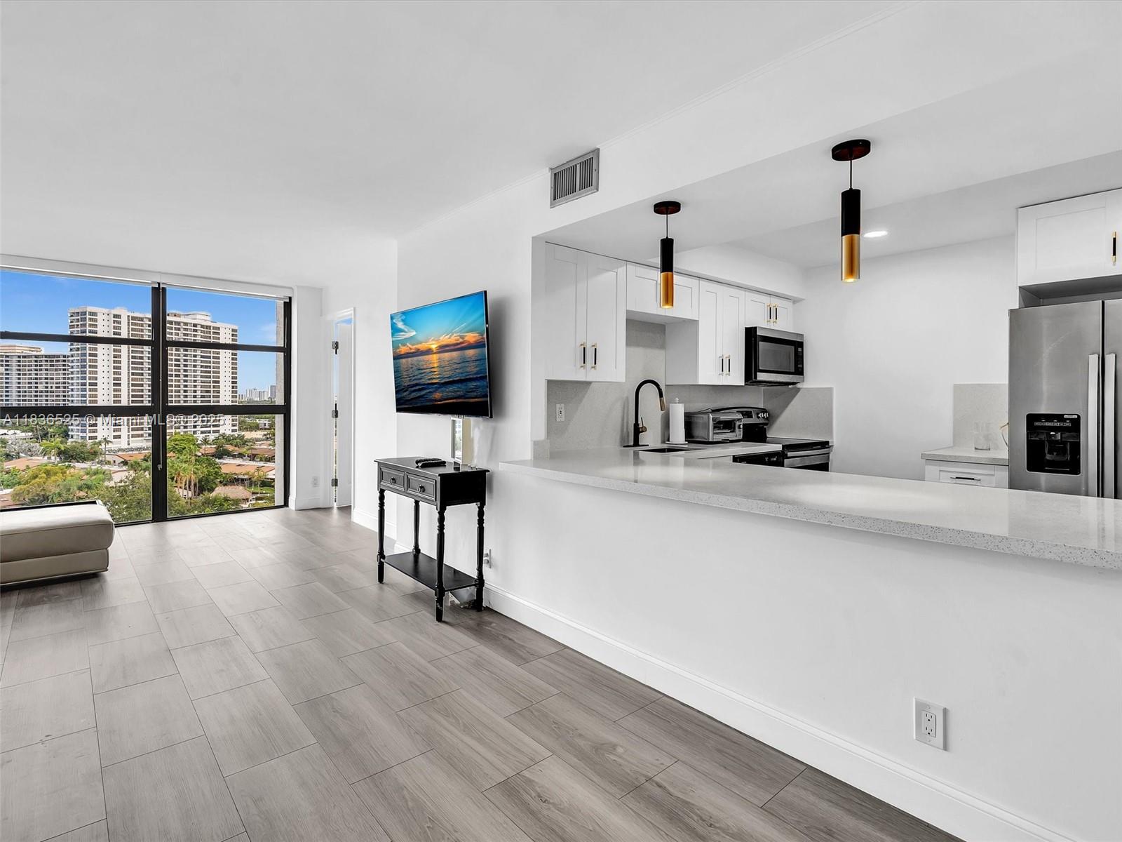 200 Leslie Dr # 1003
