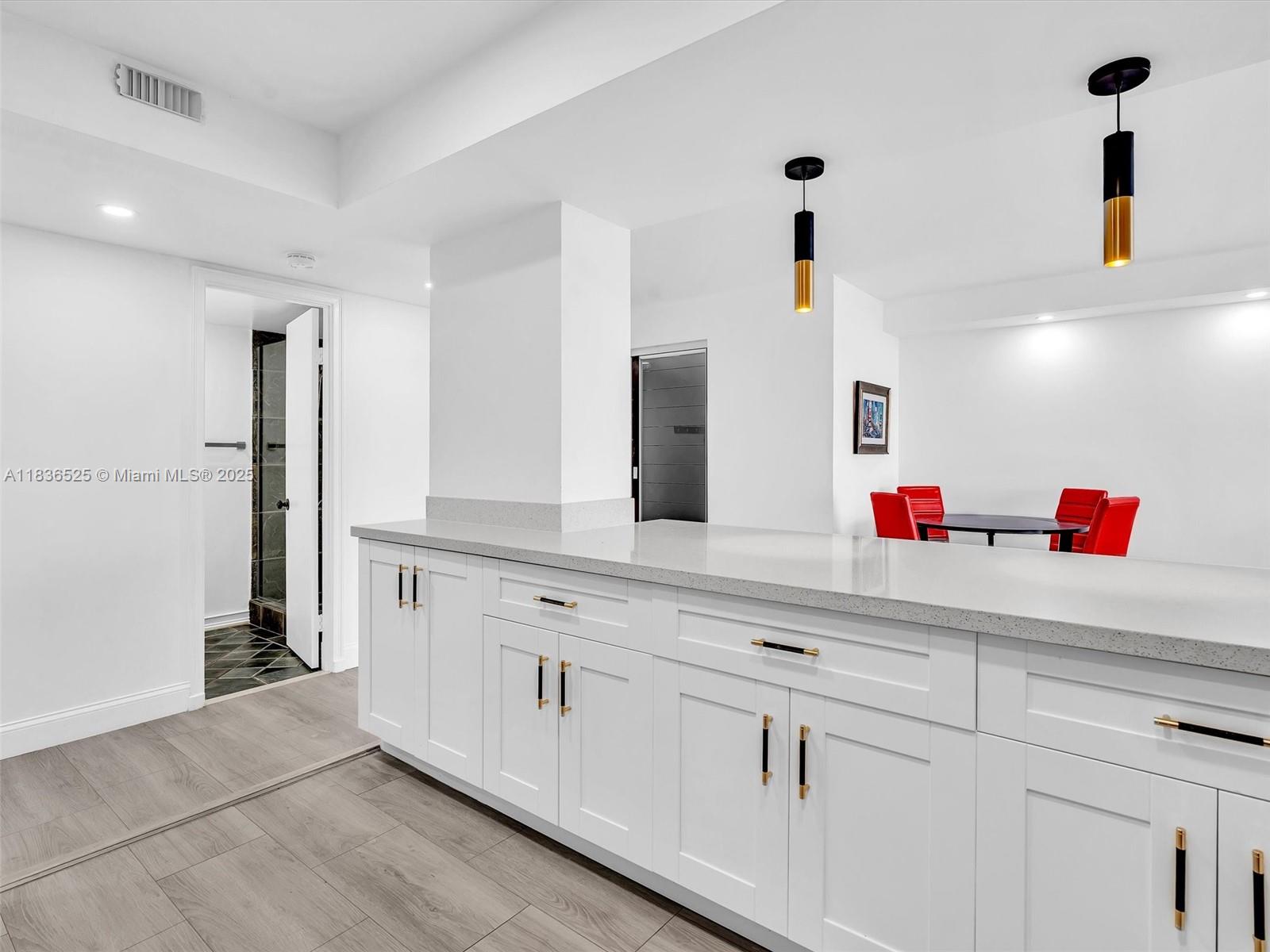 200 Leslie Dr # 1003