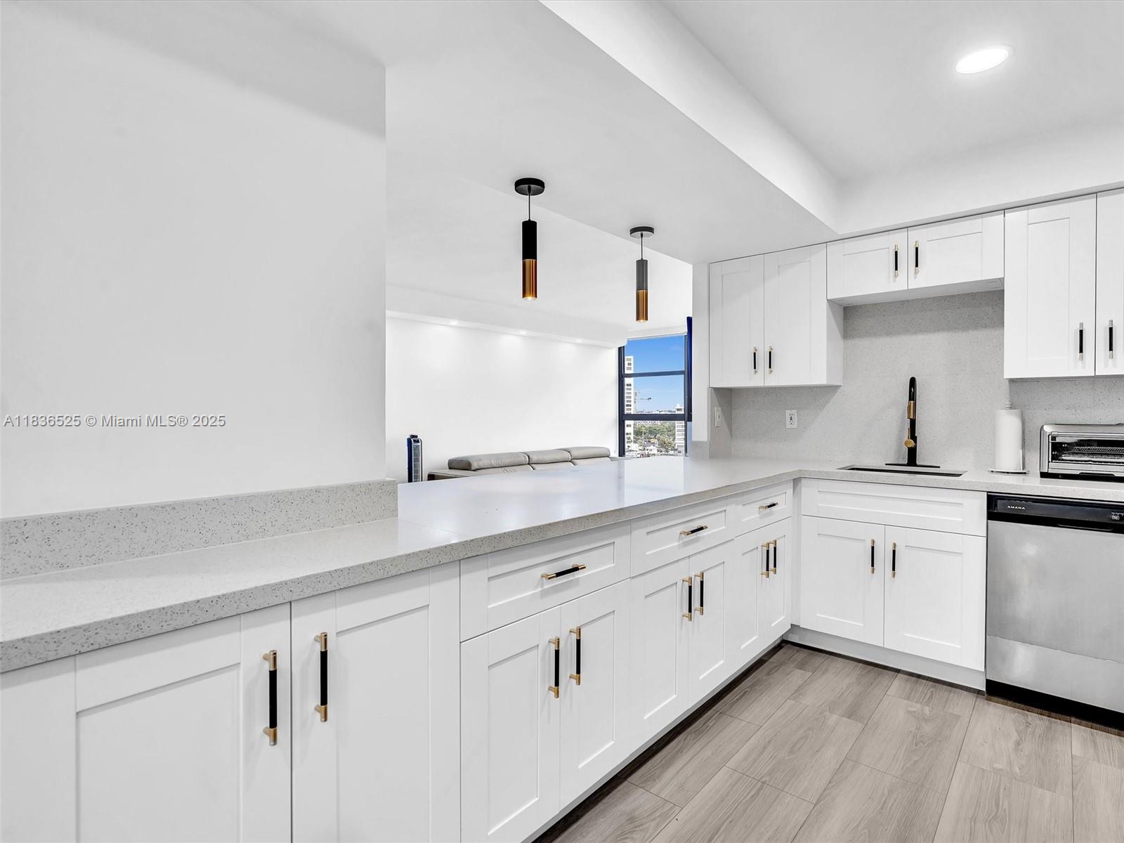 200 Leslie Dr # 1003