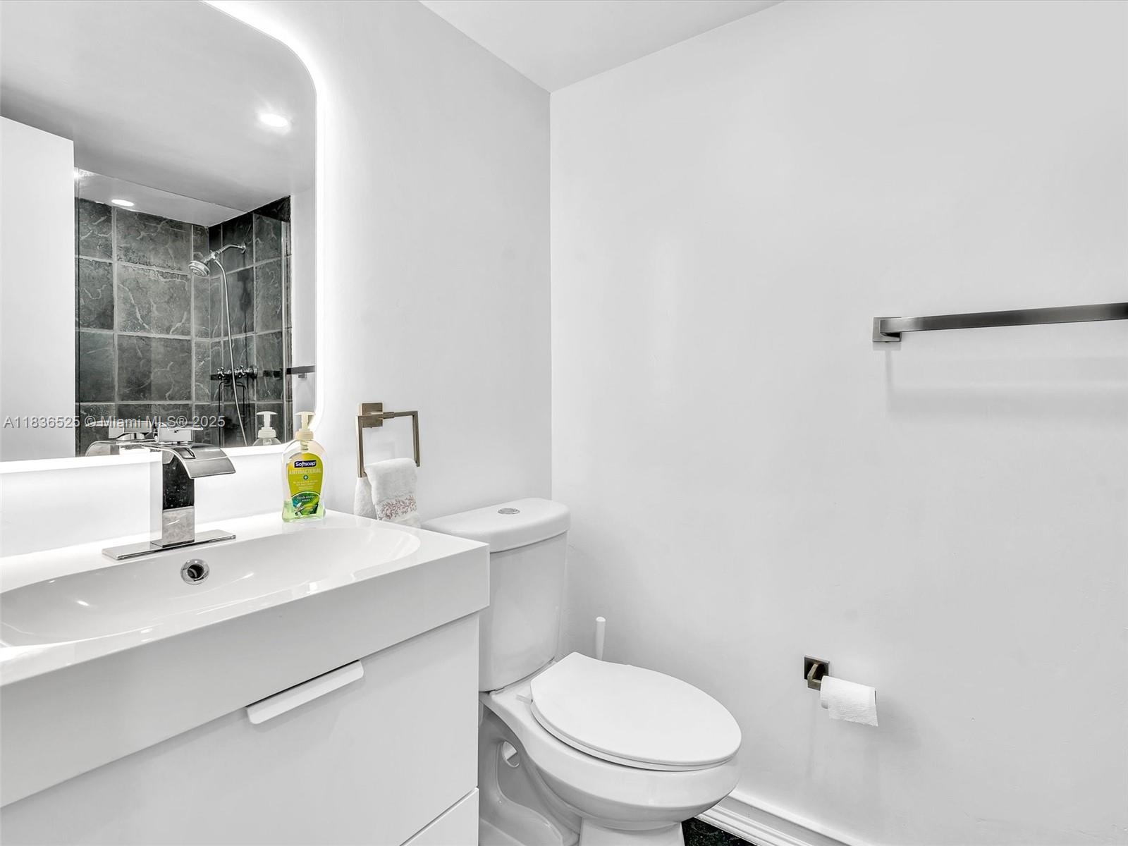 200 Leslie Dr # 1003