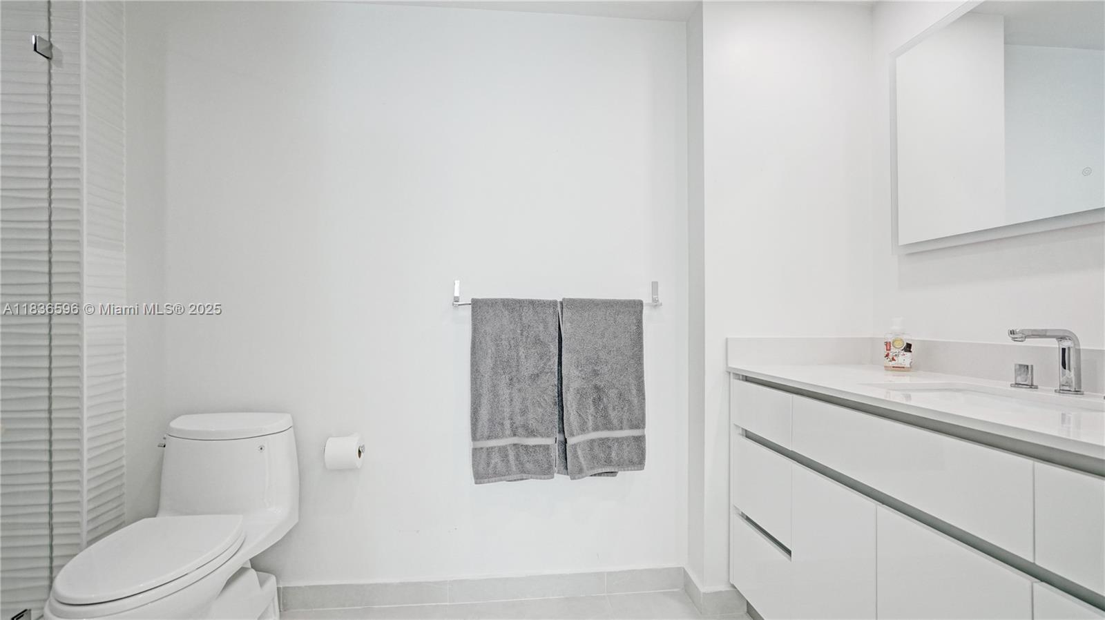 20201 E Country Club Dr # 1202