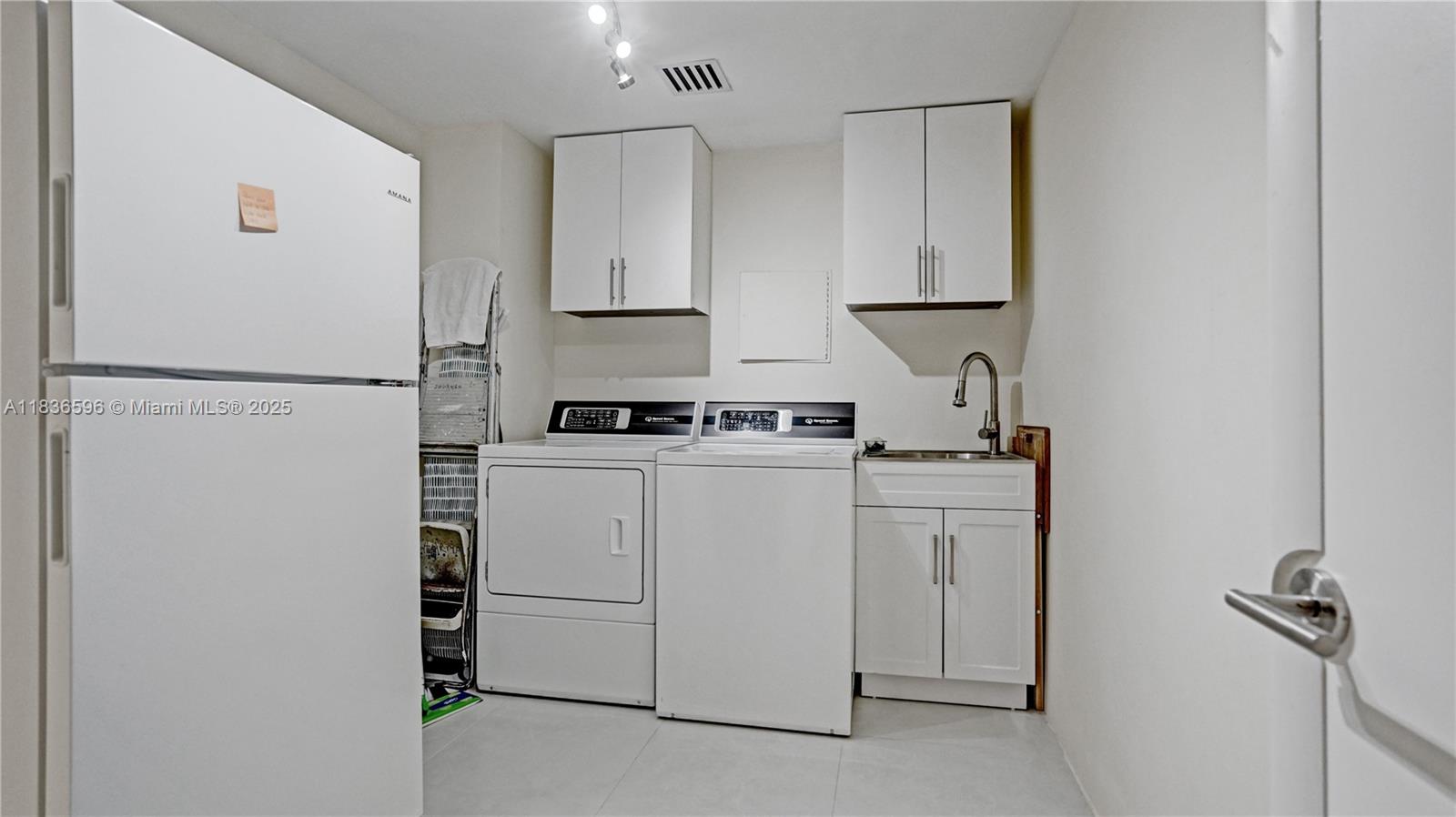 20201 E Country Club Dr # 1202