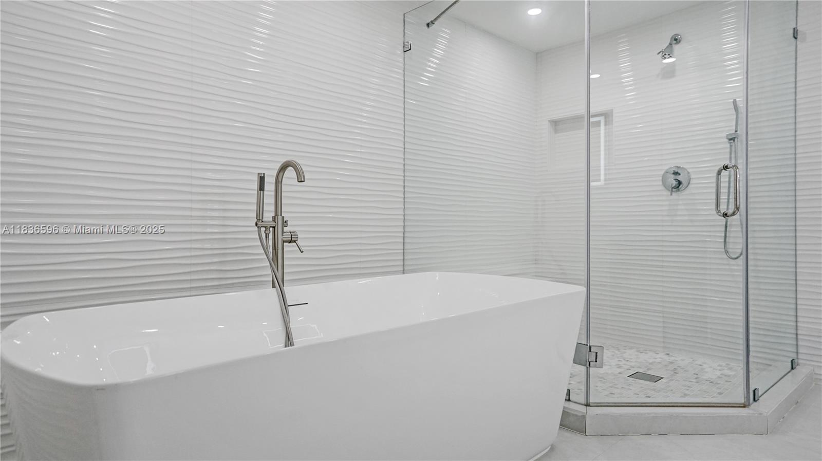 20201 E Country Club Dr # 1202