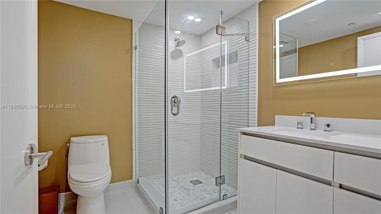 20201 E Country Club Dr # 1202