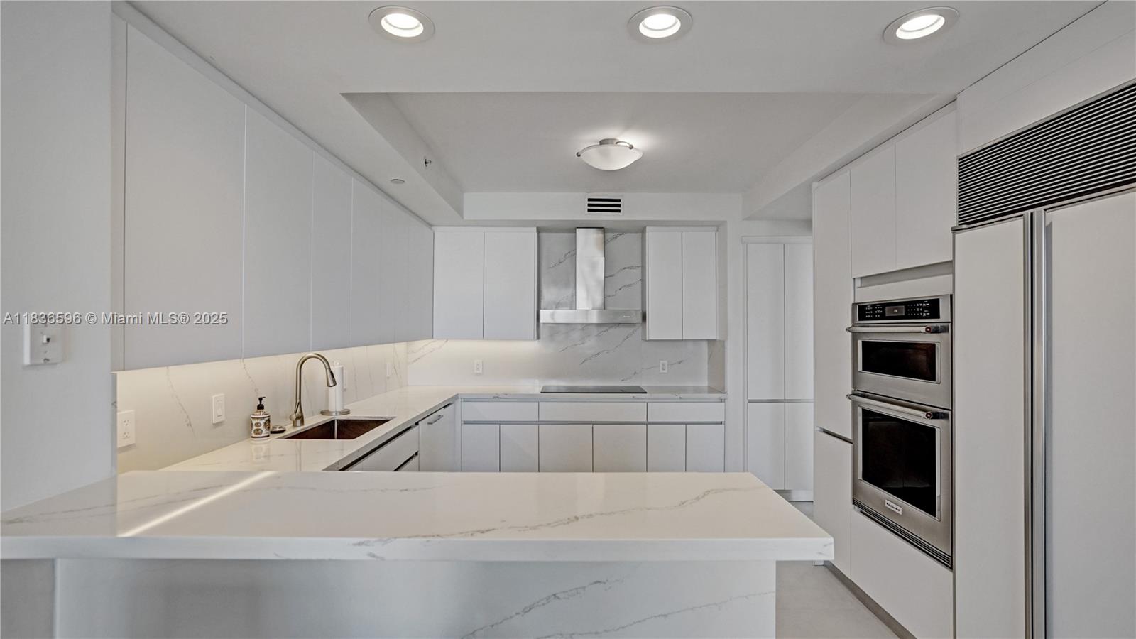 20201 E Country Club Dr # 1202