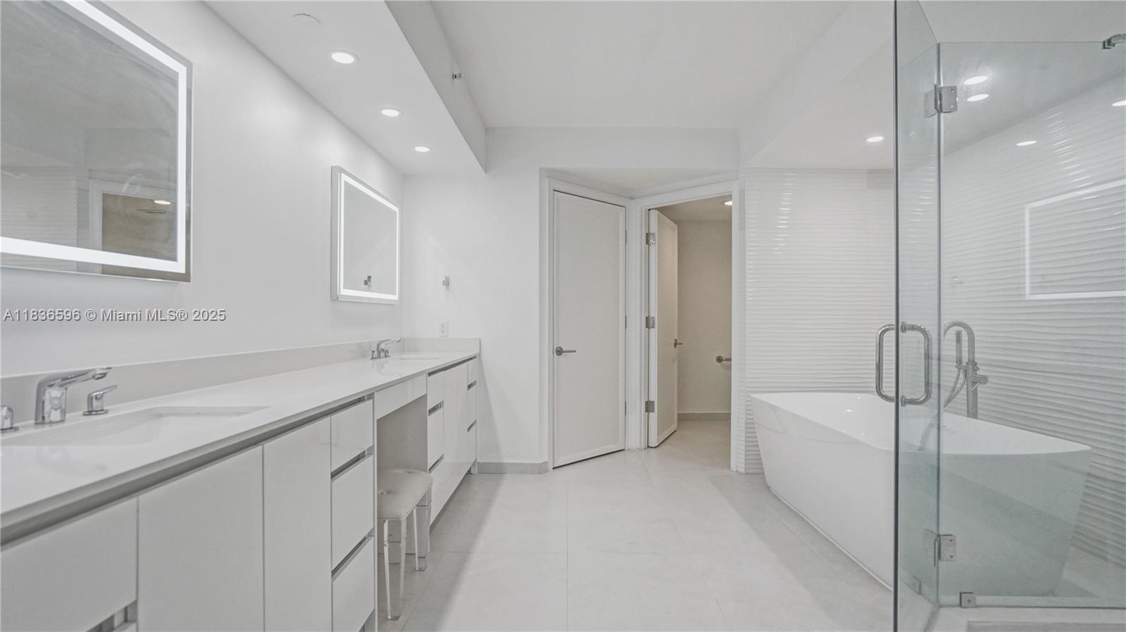 20201 E Country Club Dr # 1202