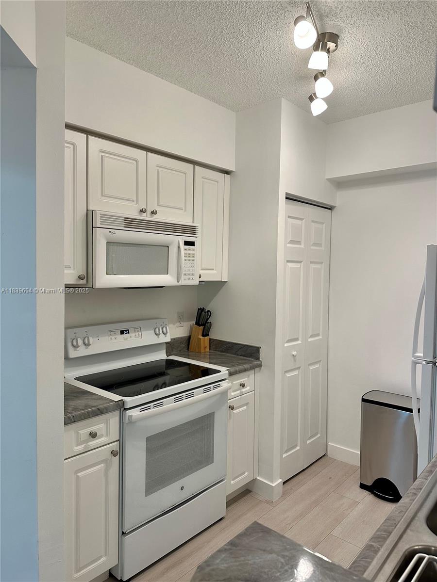 17100 N Bay Rd # 1209