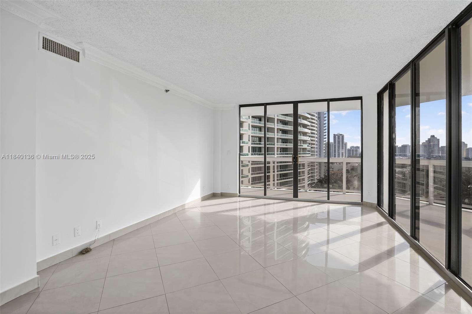 20185 E Country Club Dr # 1405