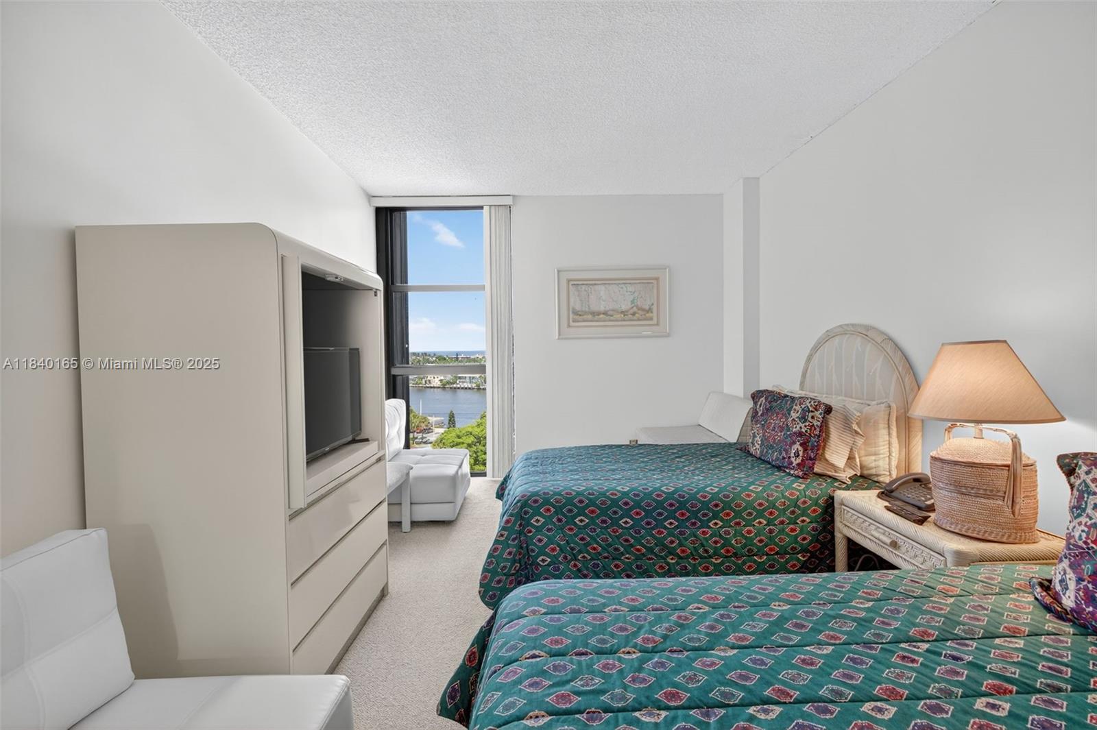 20281 E Country Club Dr # 704