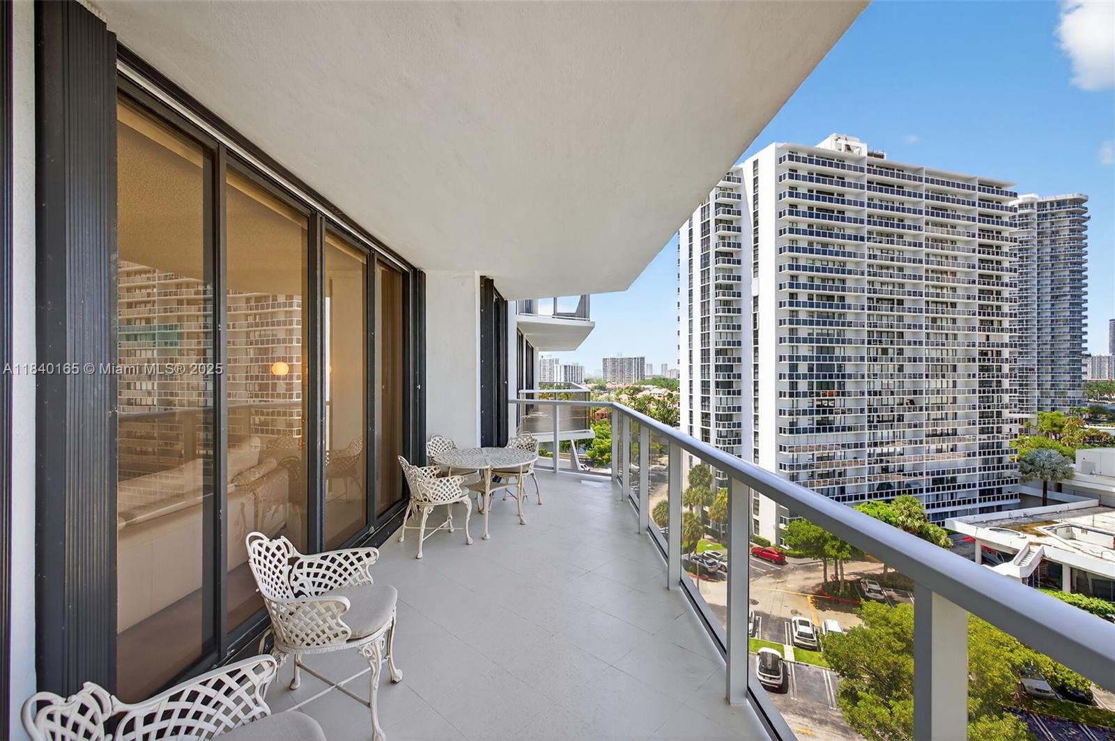 20281 E Country Club Dr # 704