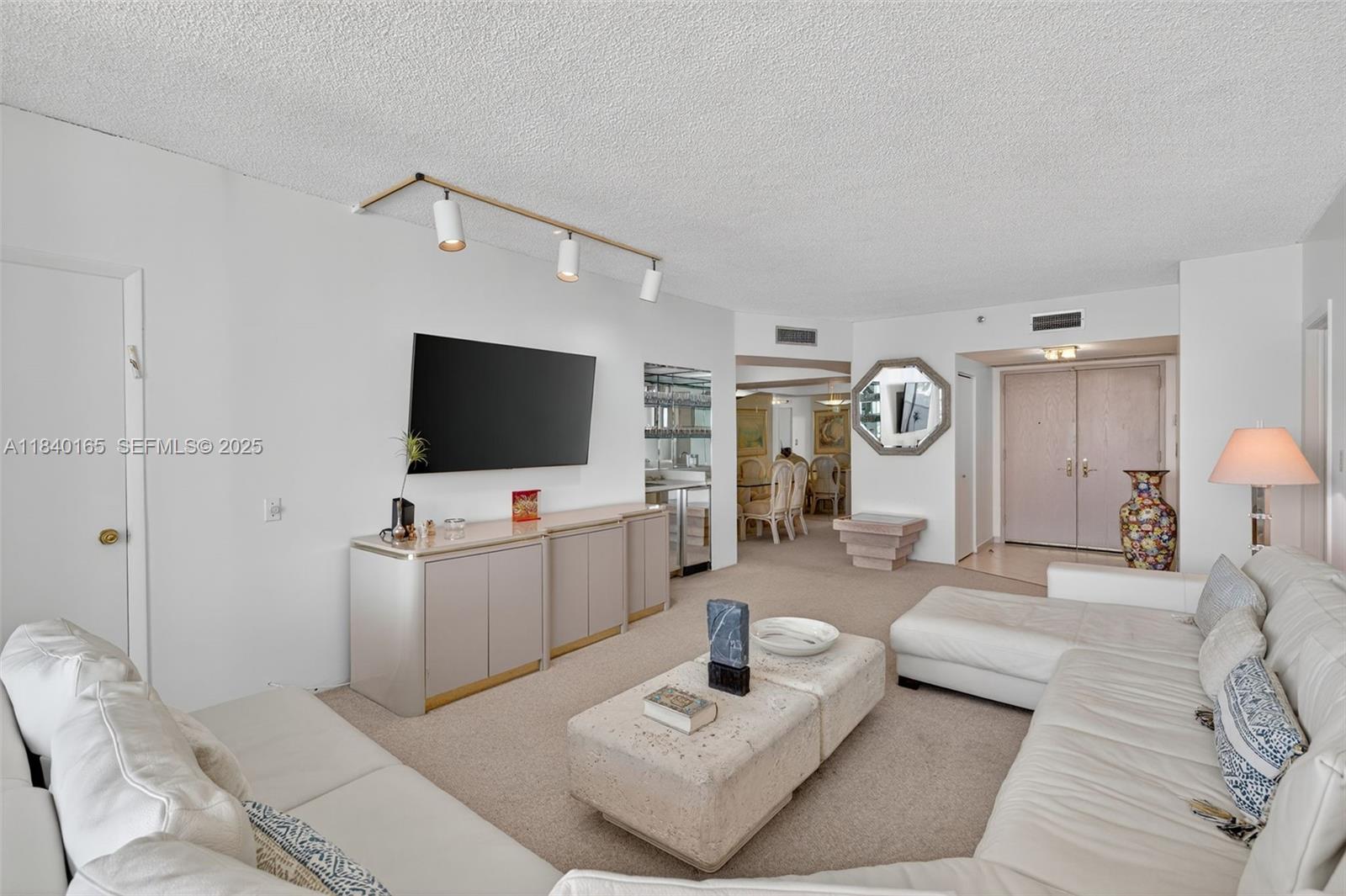 20281 E Country Club Dr # 704