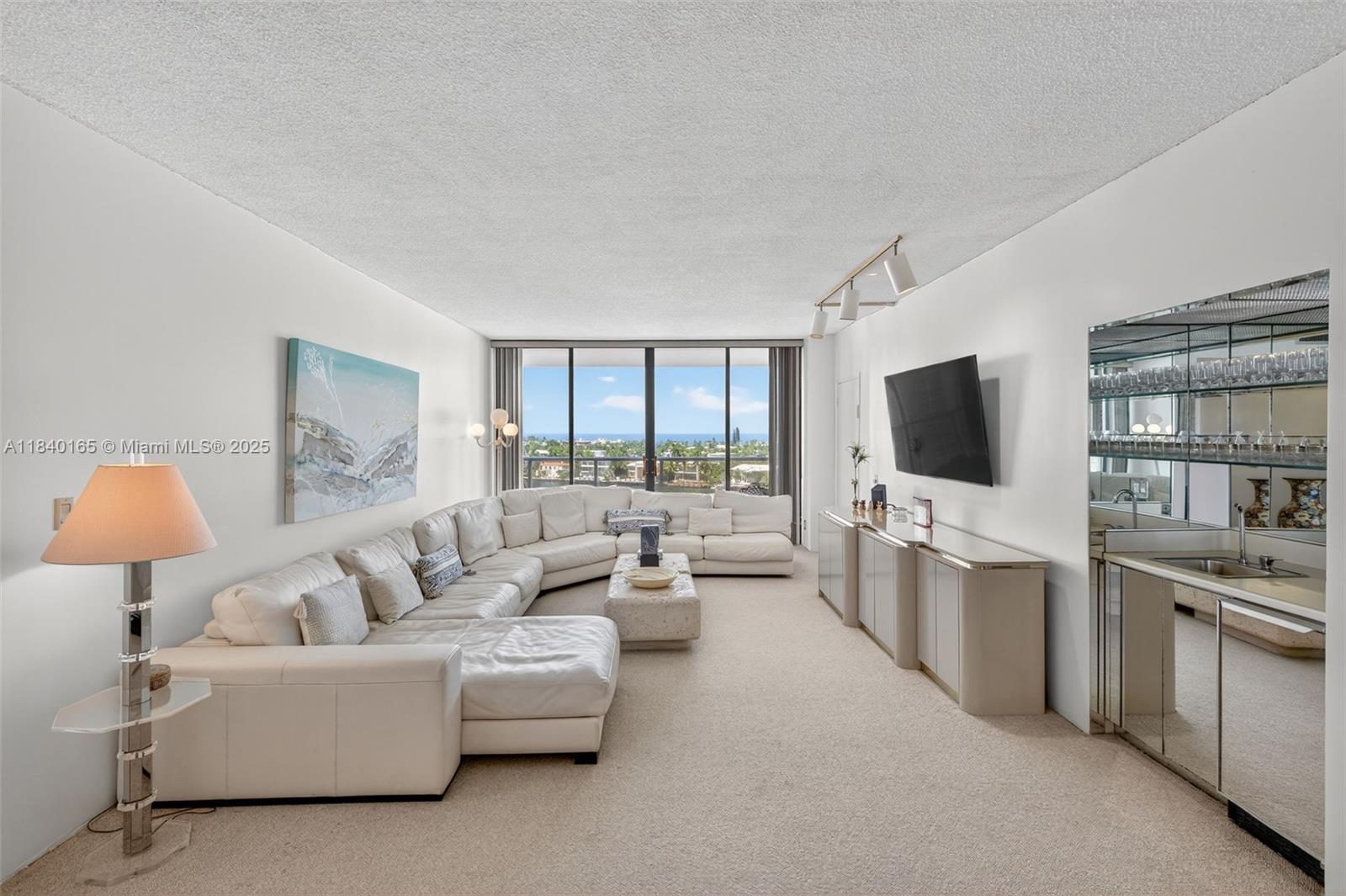 20281 E Country Club Dr # 704