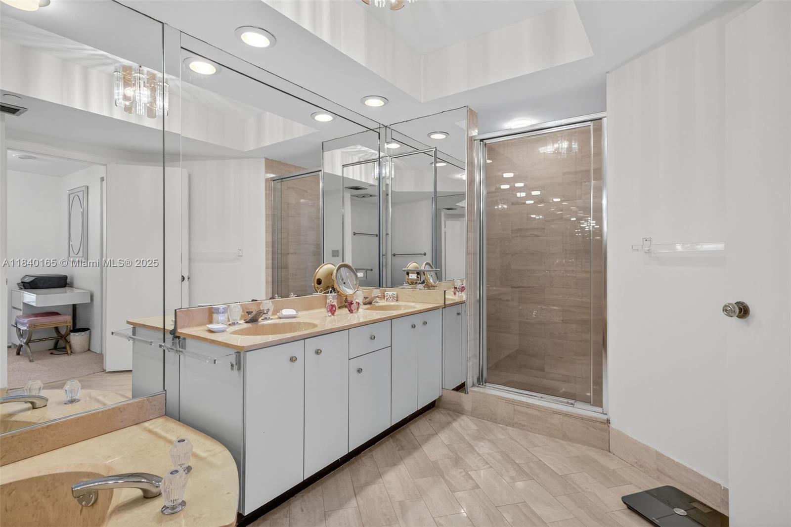 20281 E Country Club Dr # 704