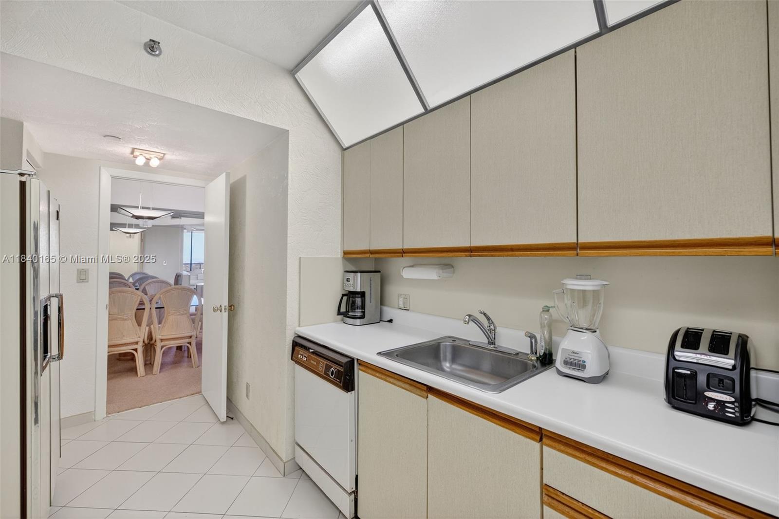 20281 E Country Club Dr # 704