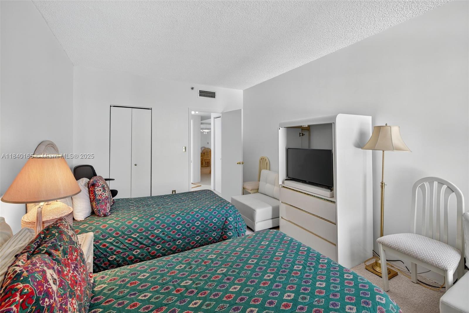 20281 E Country Club Dr # 704