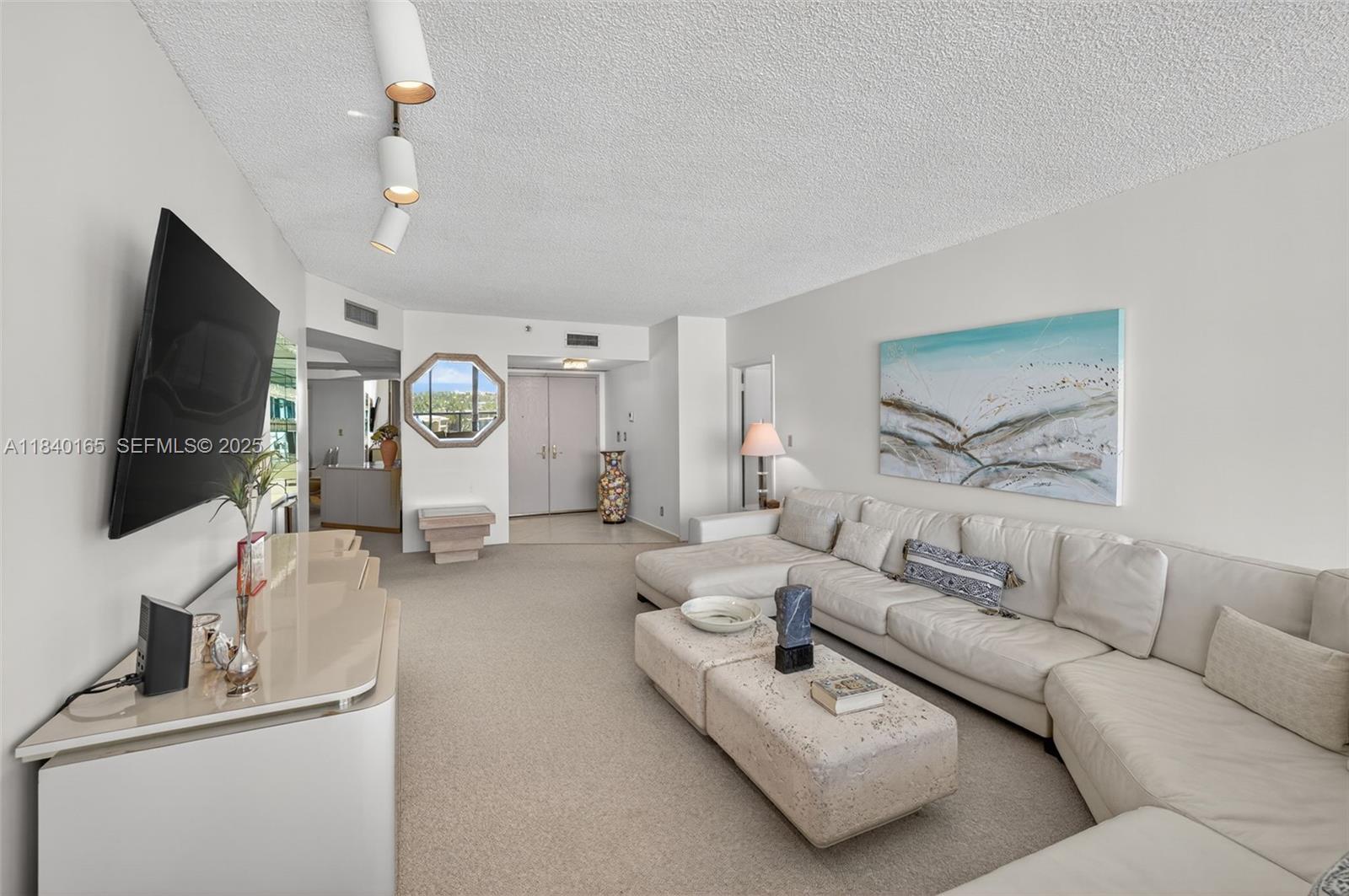 20281 E Country Club Dr # 704