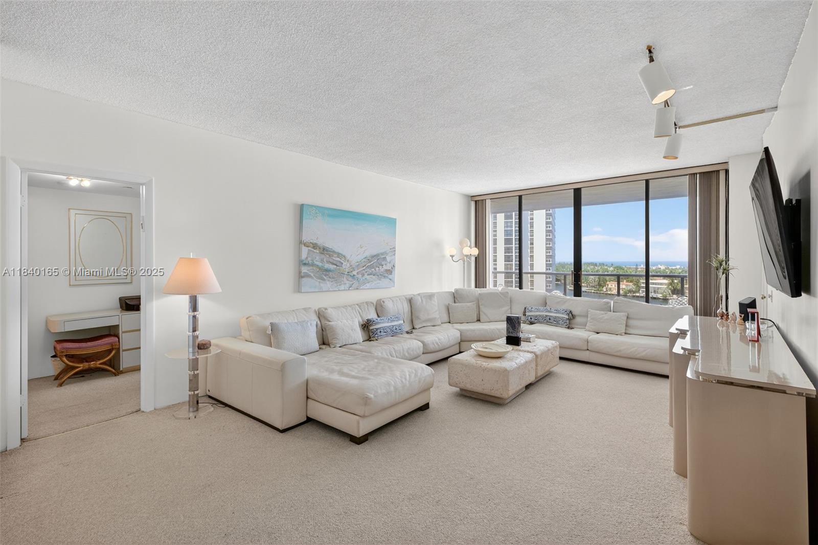 20281 E Country Club Dr # 704