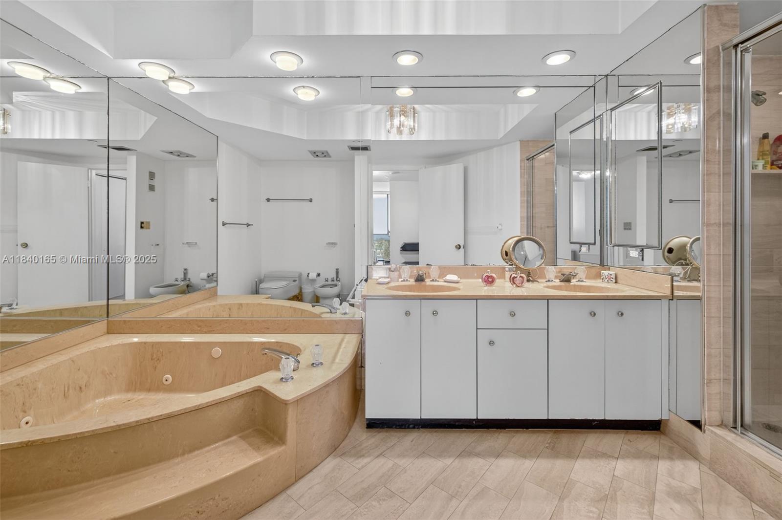 20281 E Country Club Dr # 704