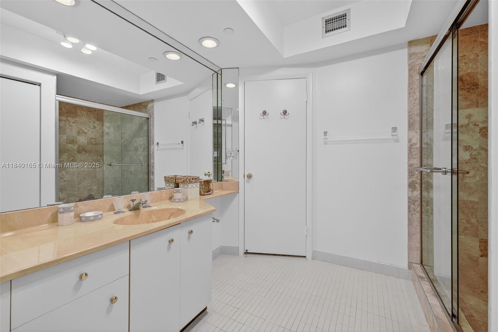 20281 E Country Club Dr # 704