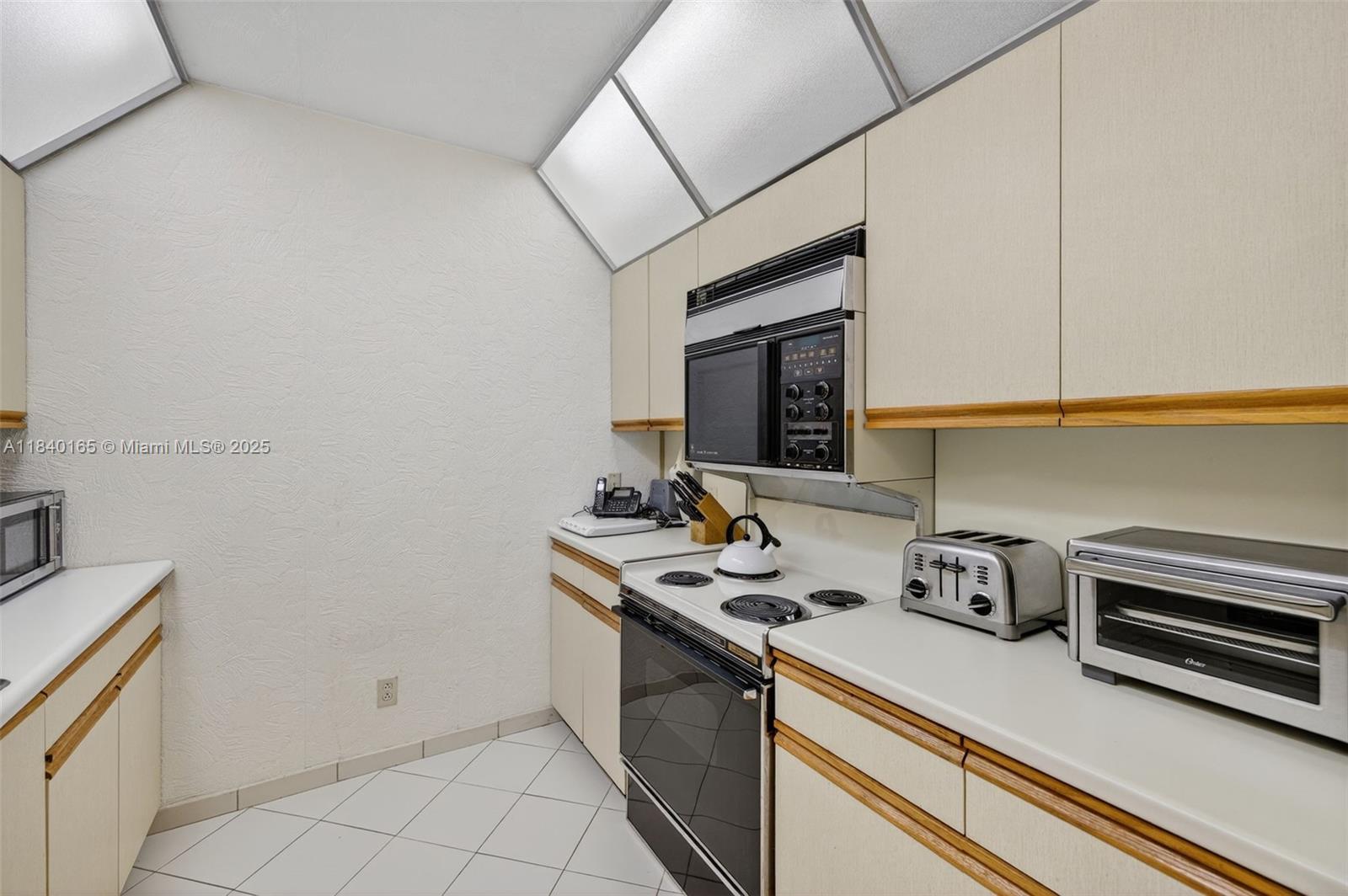 20281 E Country Club Dr # 704