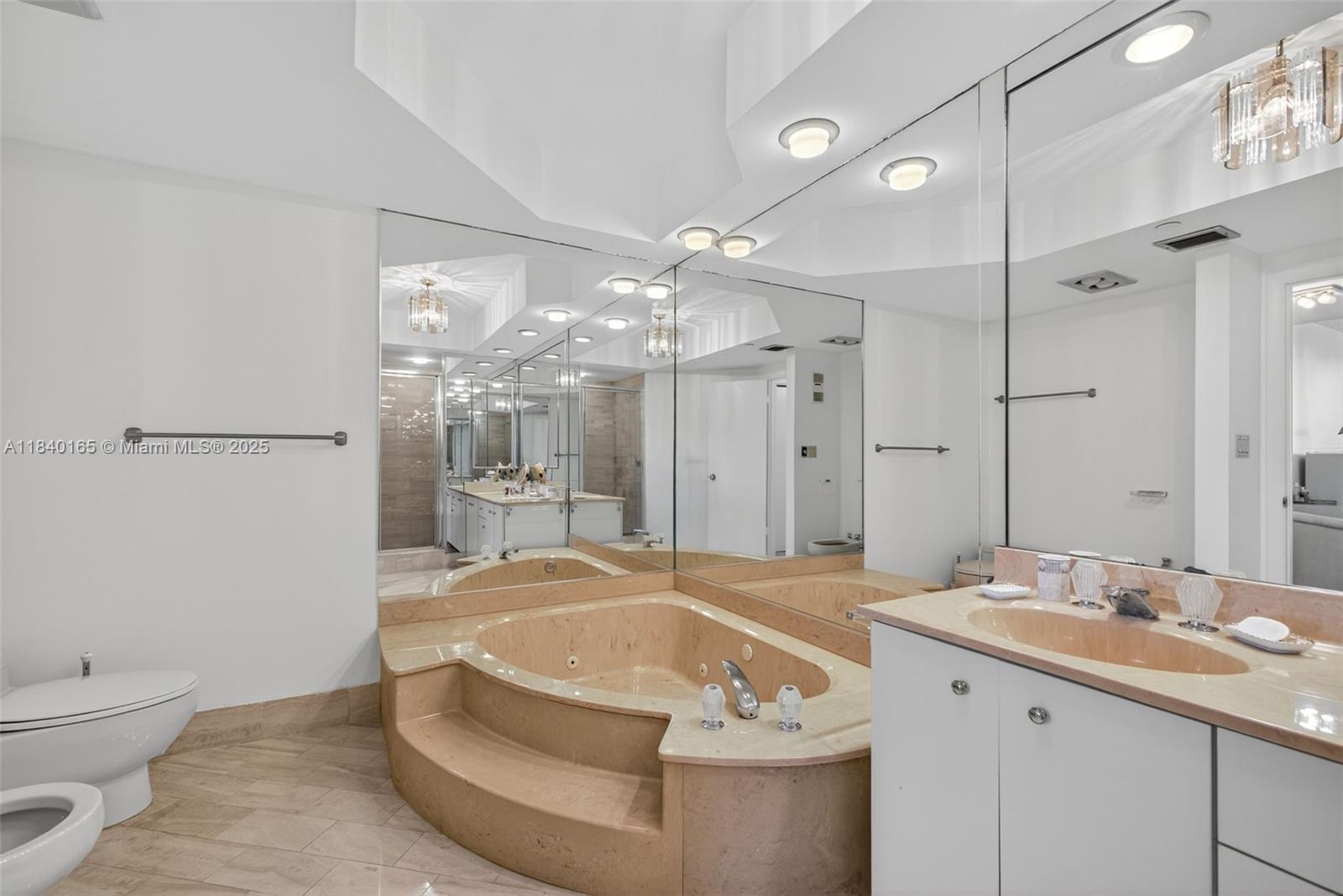 20281 E Country Club Dr # 704