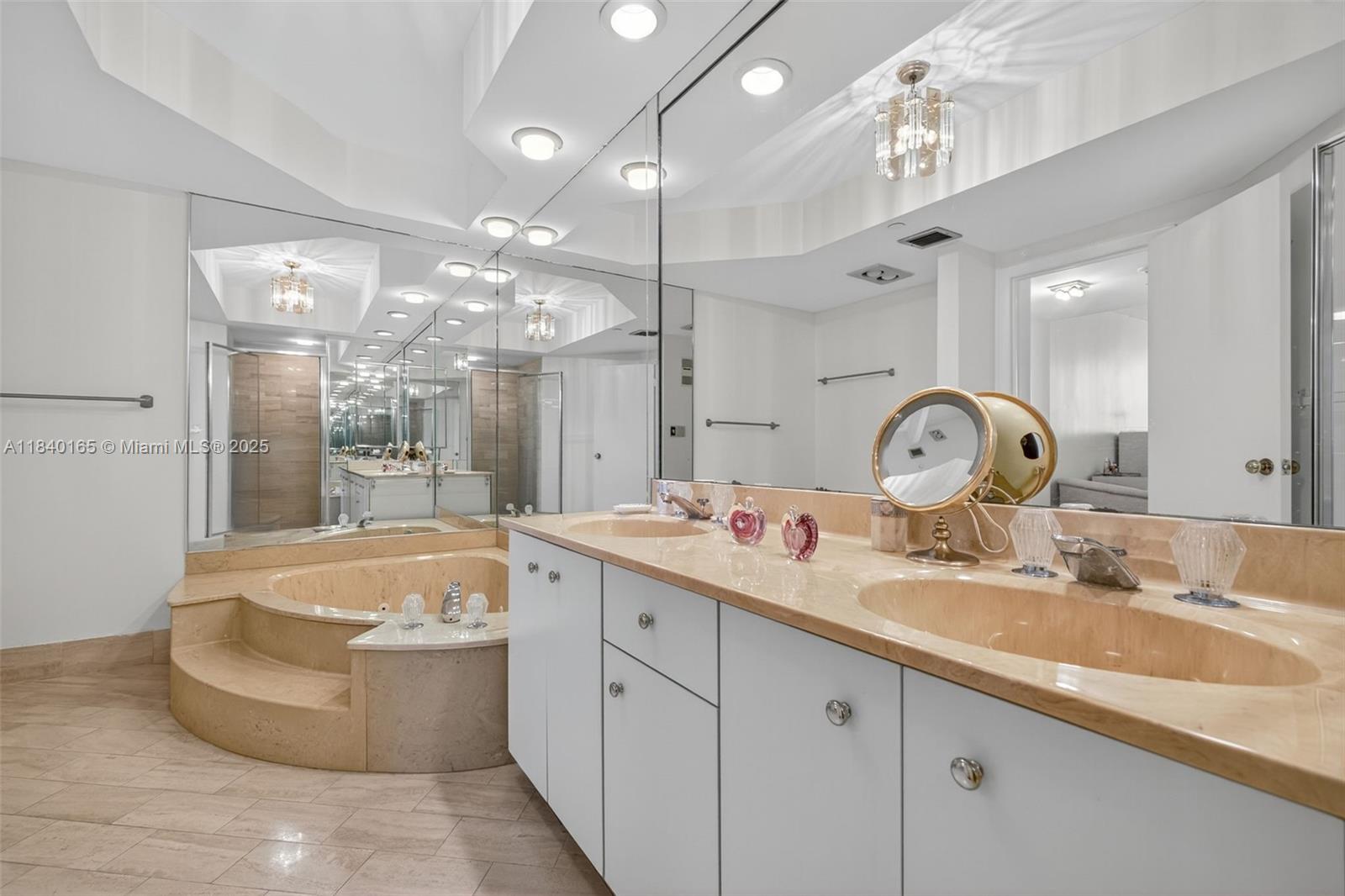 20281 E Country Club Dr # 704