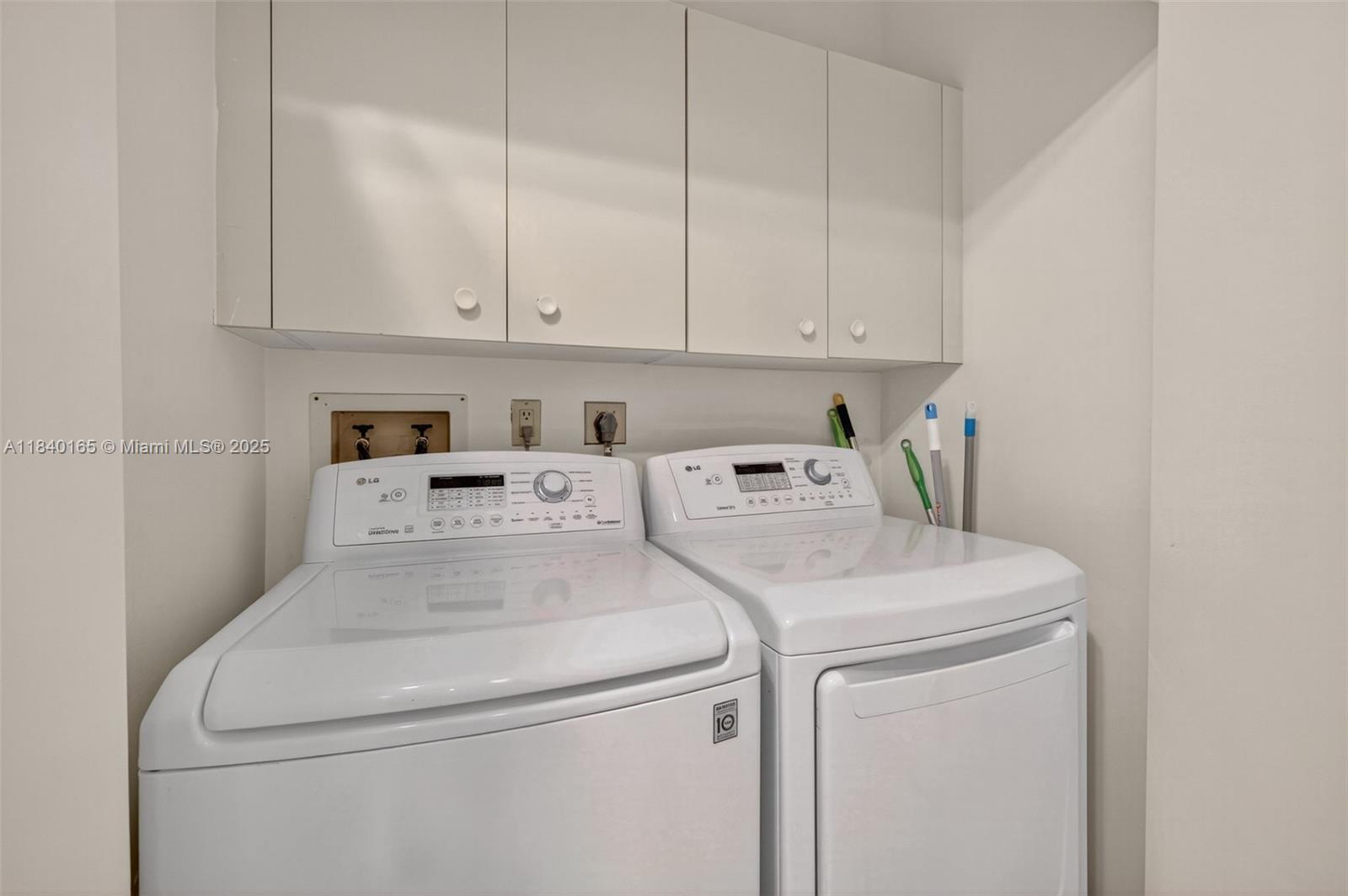 20281 E Country Club Dr # 704