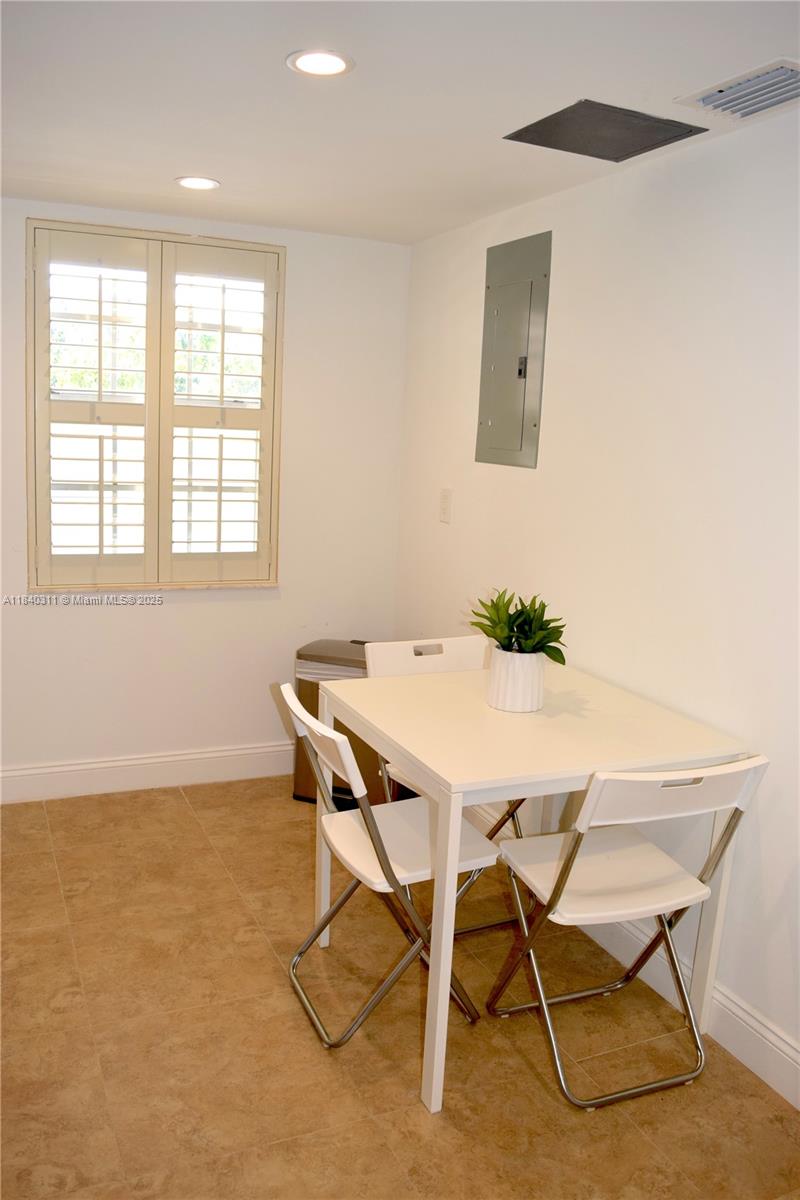 3970 Oaks Clubhouse Dr # 306