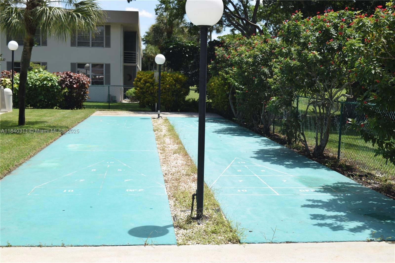 3970 Oaks Clubhouse Dr # 306