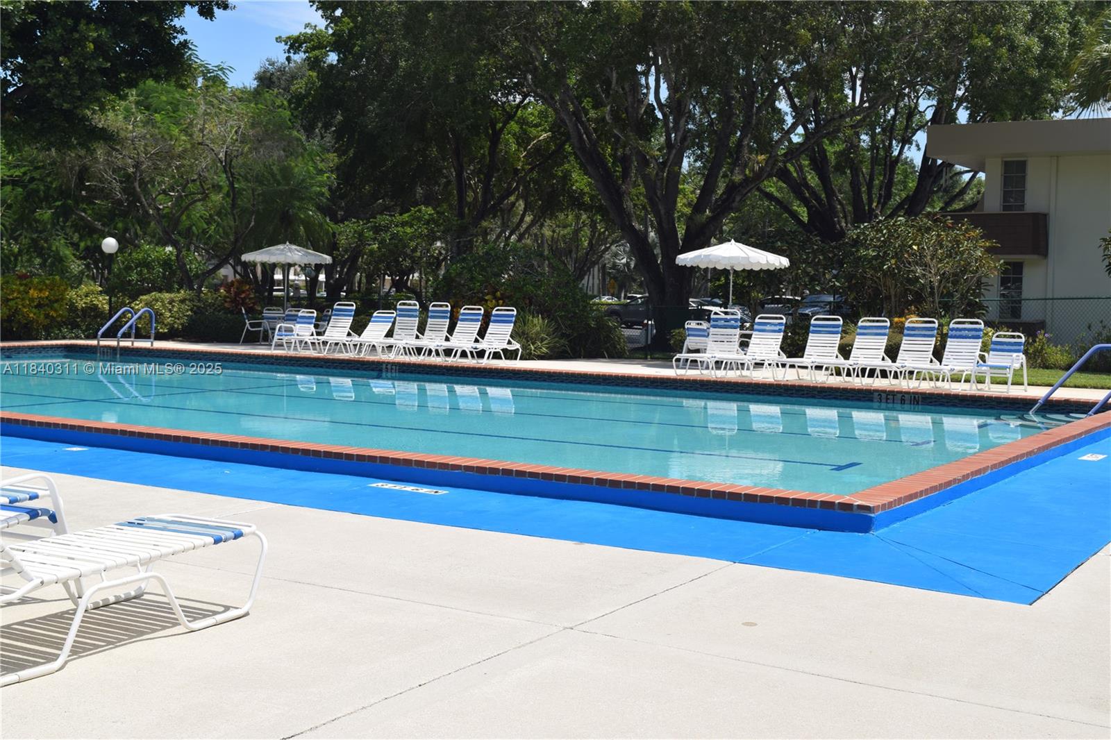 3970 Oaks Clubhouse Dr # 306