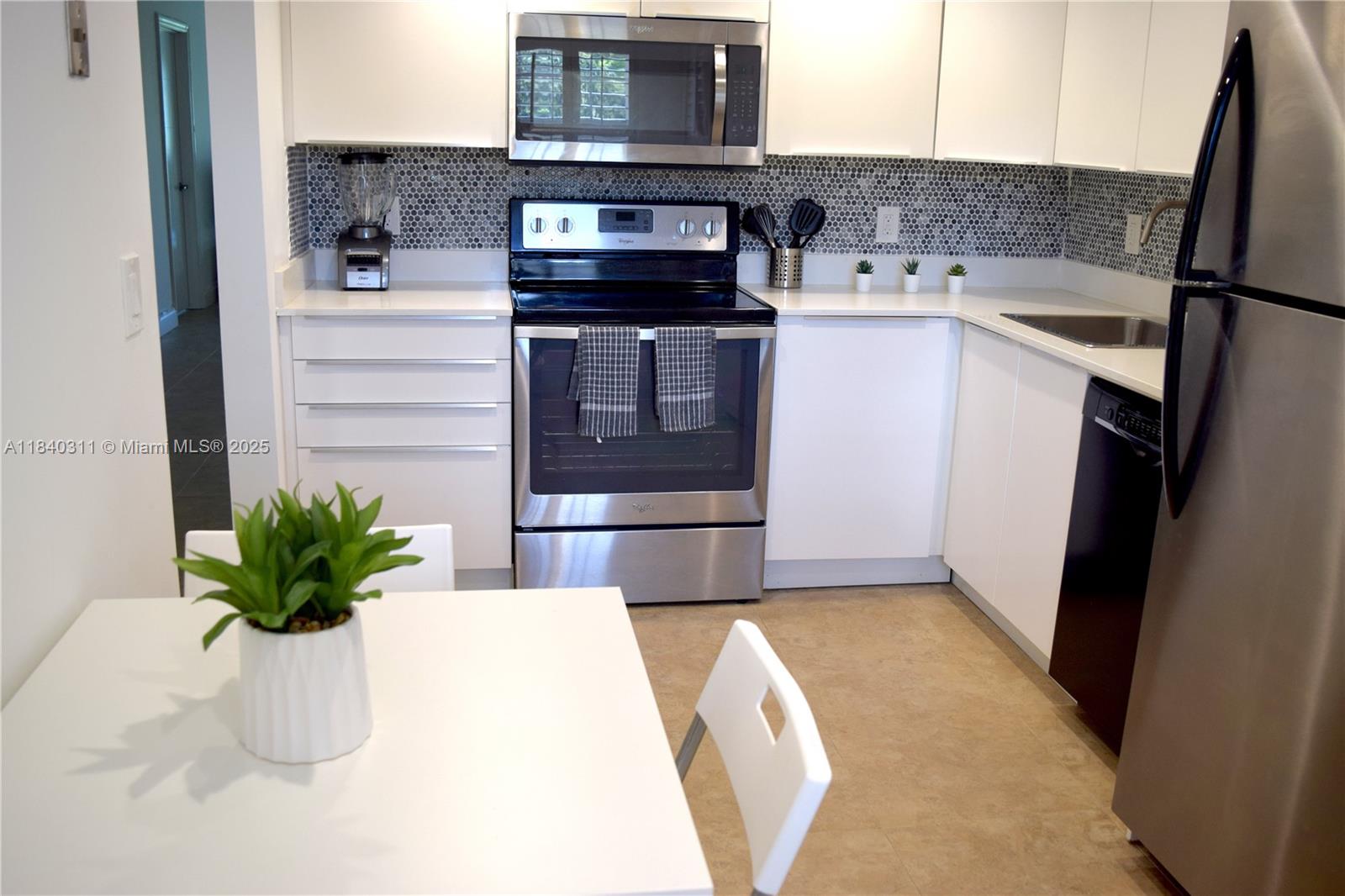 3970 Oaks Clubhouse Dr # 306