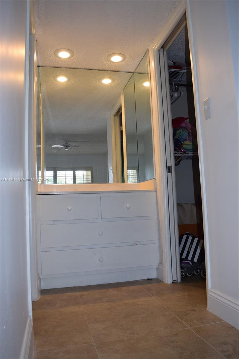 3970 Oaks Clubhouse Dr # 306