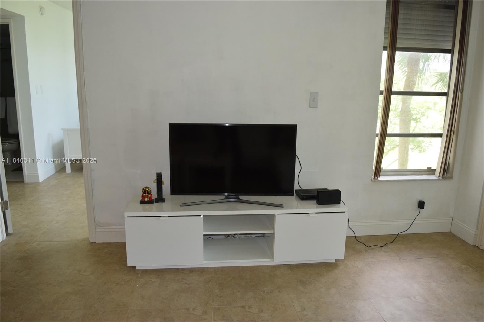 3970 Oaks Clubhouse Dr # 306