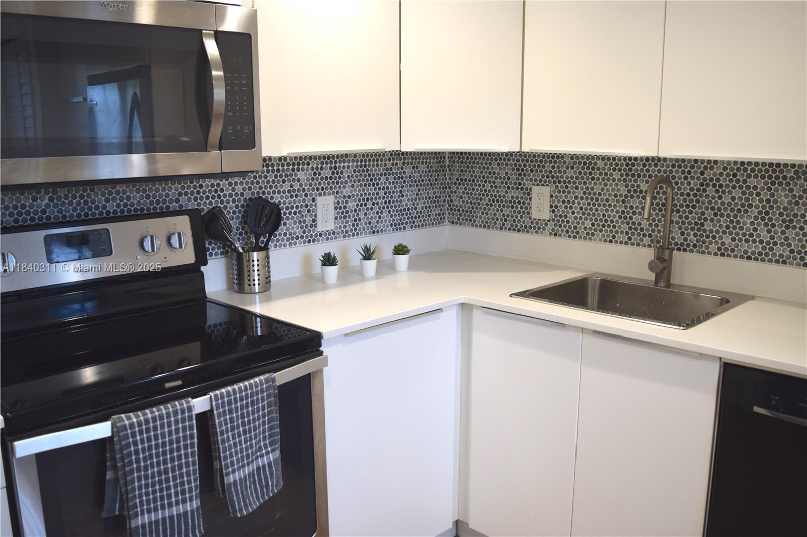 3970 Oaks Clubhouse Dr # 306