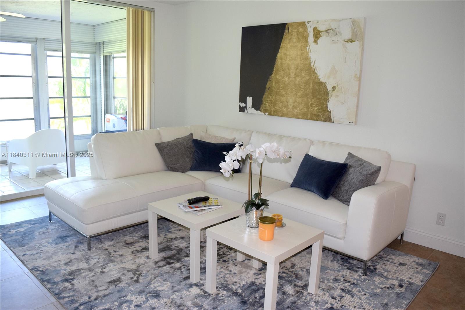 3970 Oaks Clubhouse Dr # 306