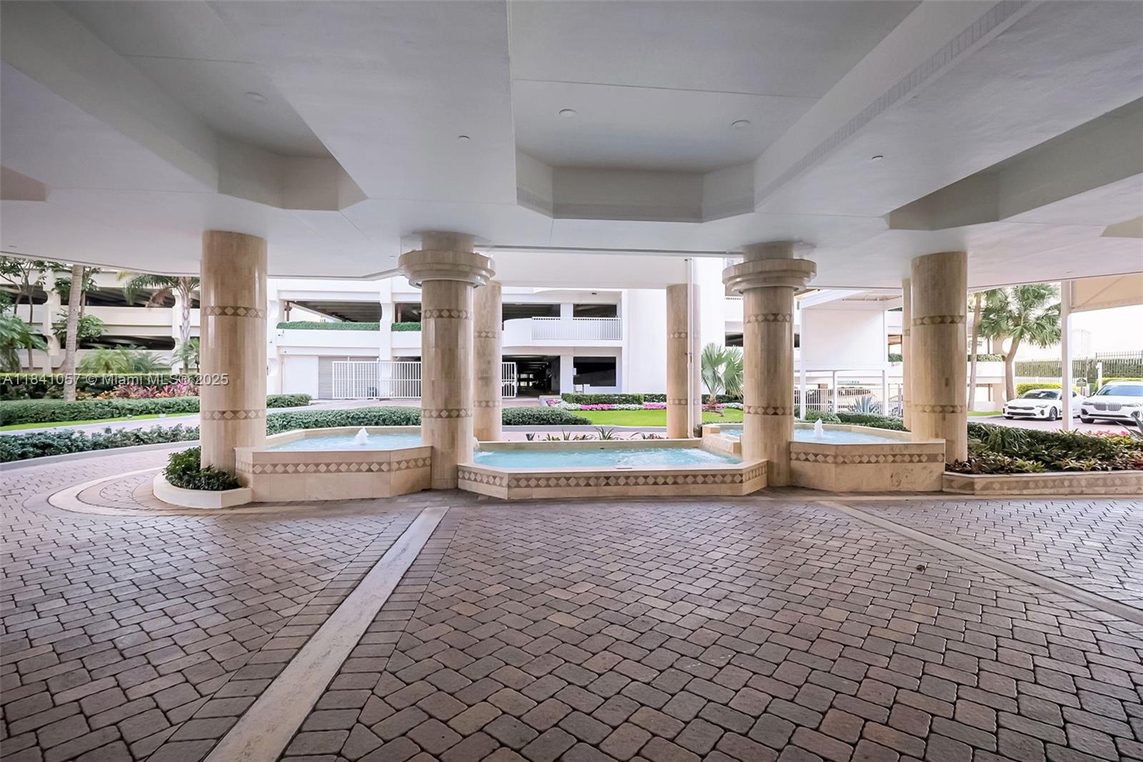 20185 E Country Club Dr Unit: 1406/1405