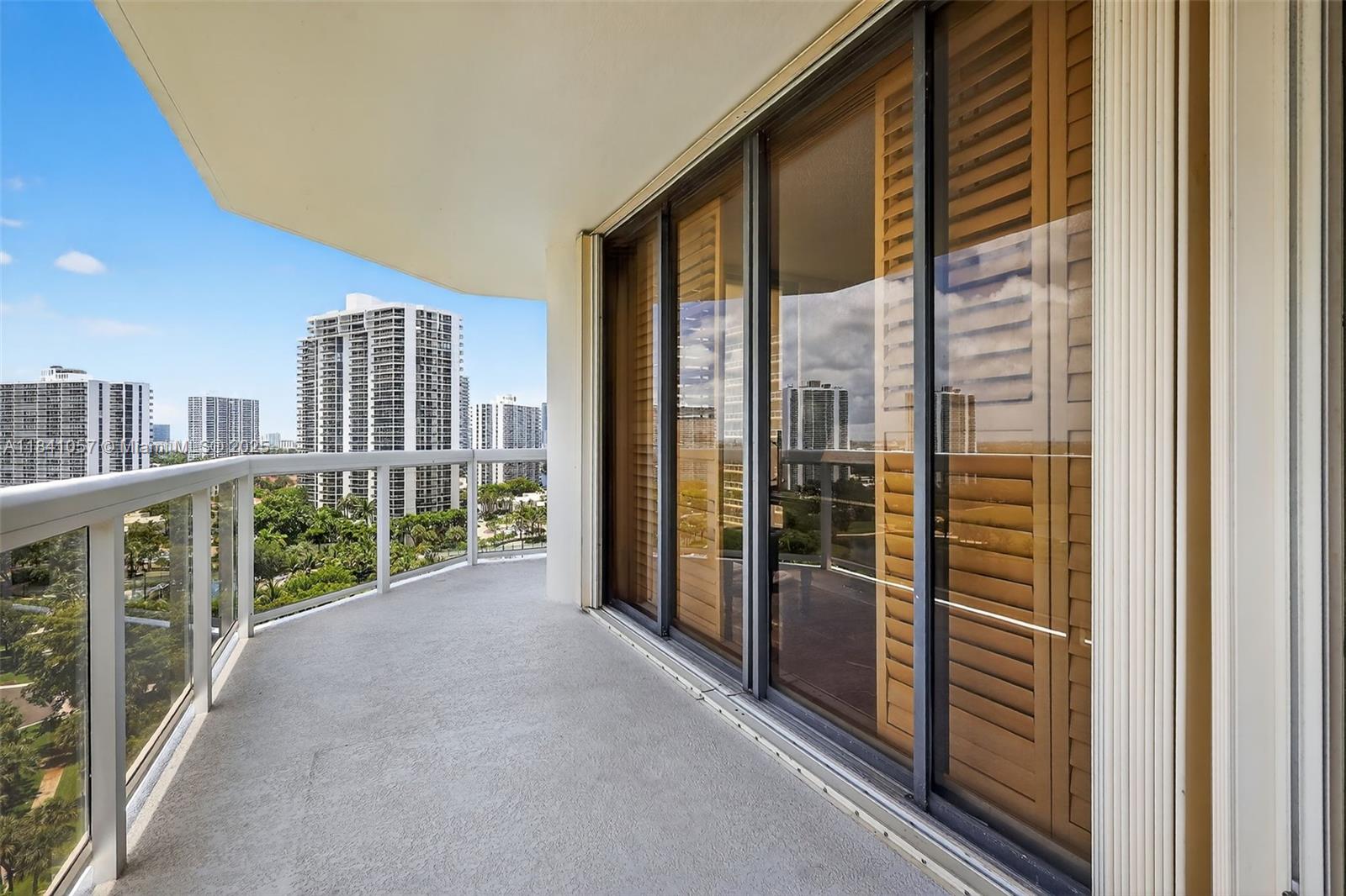 20185 E Country Club Dr Unit: 1406/1405