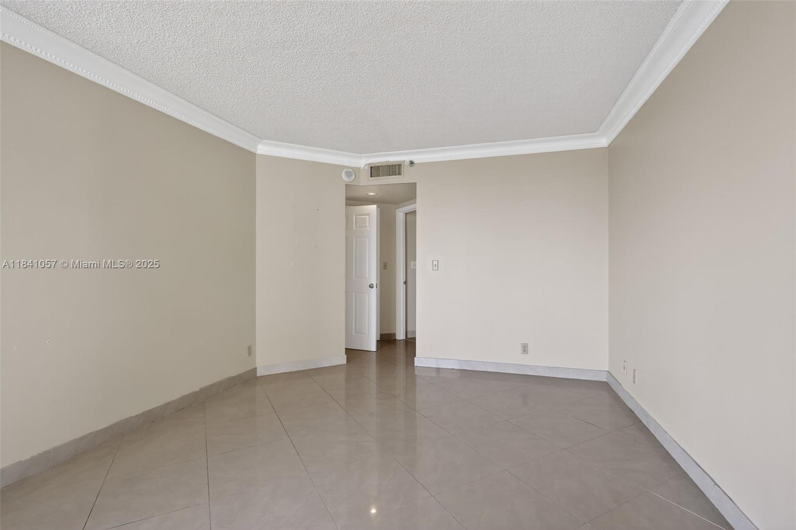 20185 E Country Club Dr Unit: 1406/1405